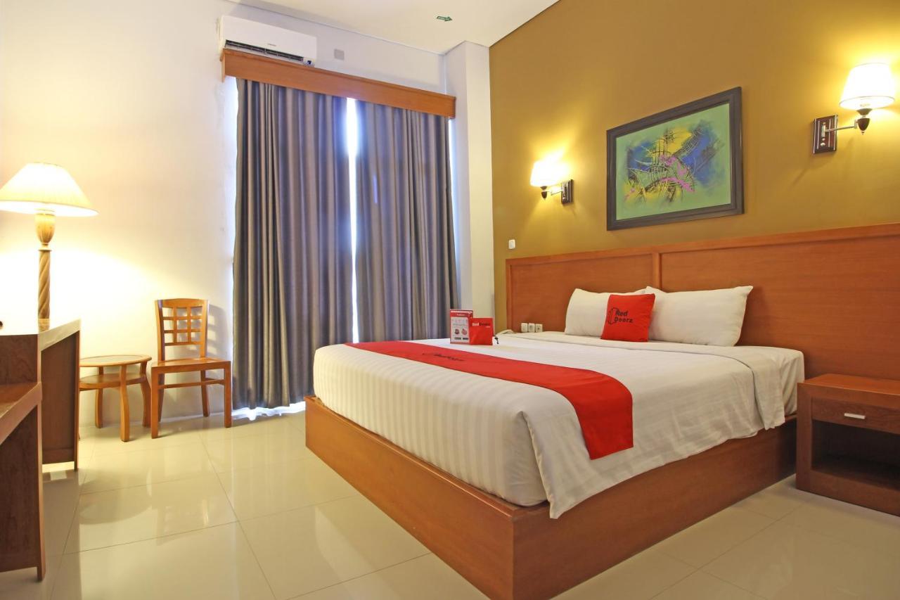 Reddoorz Premium Near Sleman City Hall Джокьякарта Экстерьер фото