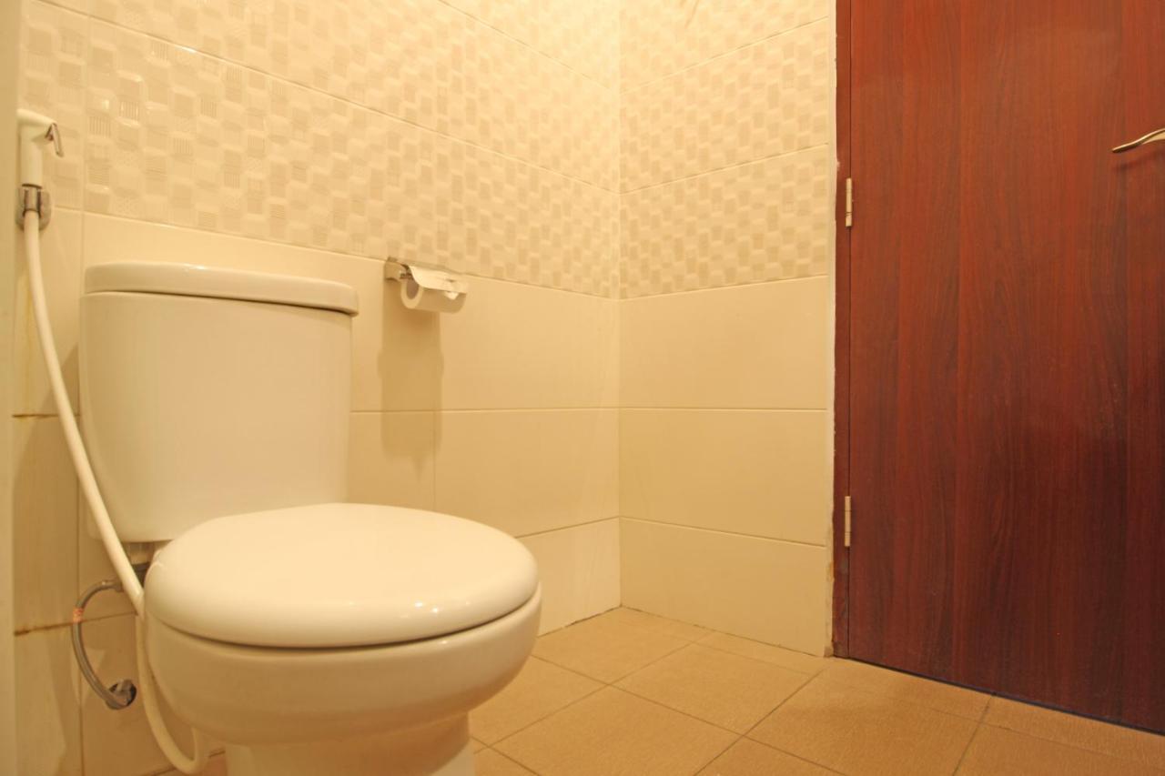 Reddoorz Premium Near Sleman City Hall Джокьякарта Экстерьер фото