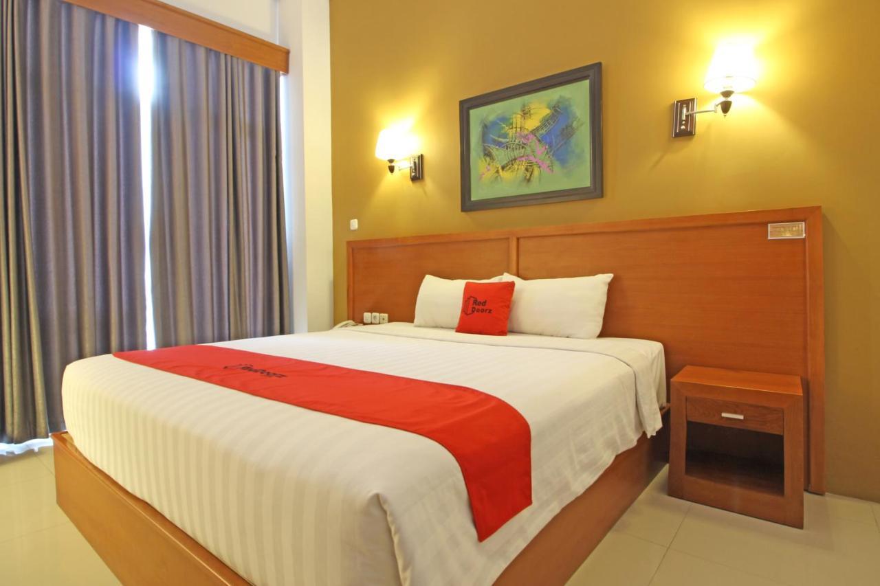 Reddoorz Premium Near Sleman City Hall Джокьякарта Экстерьер фото