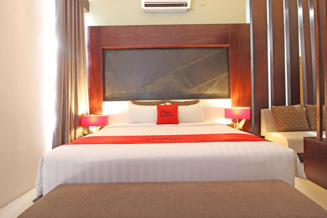 Reddoorz Premium Near Sleman City Hall Джокьякарта Экстерьер фото