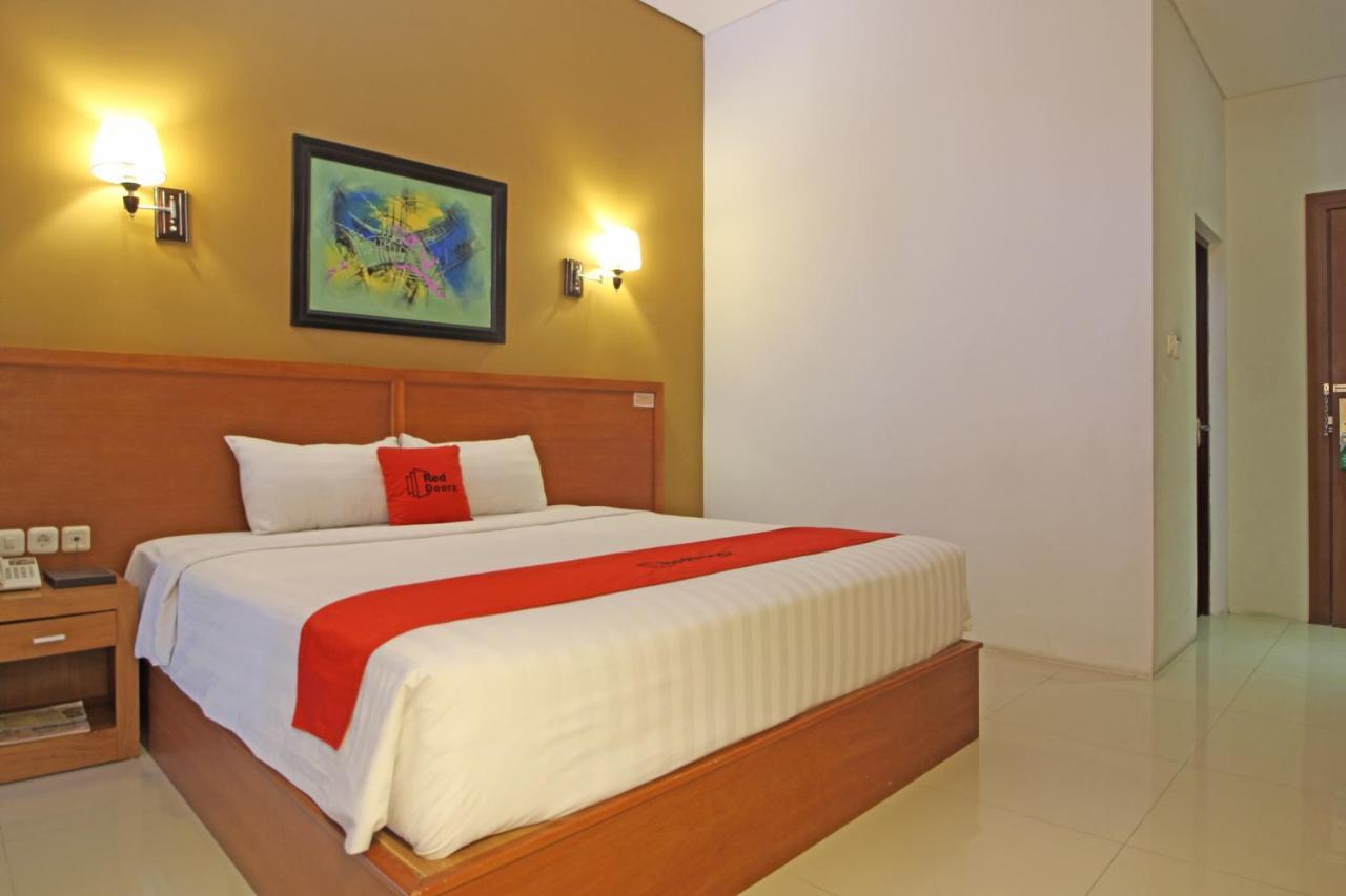 Reddoorz Premium Near Sleman City Hall Джокьякарта Экстерьер фото