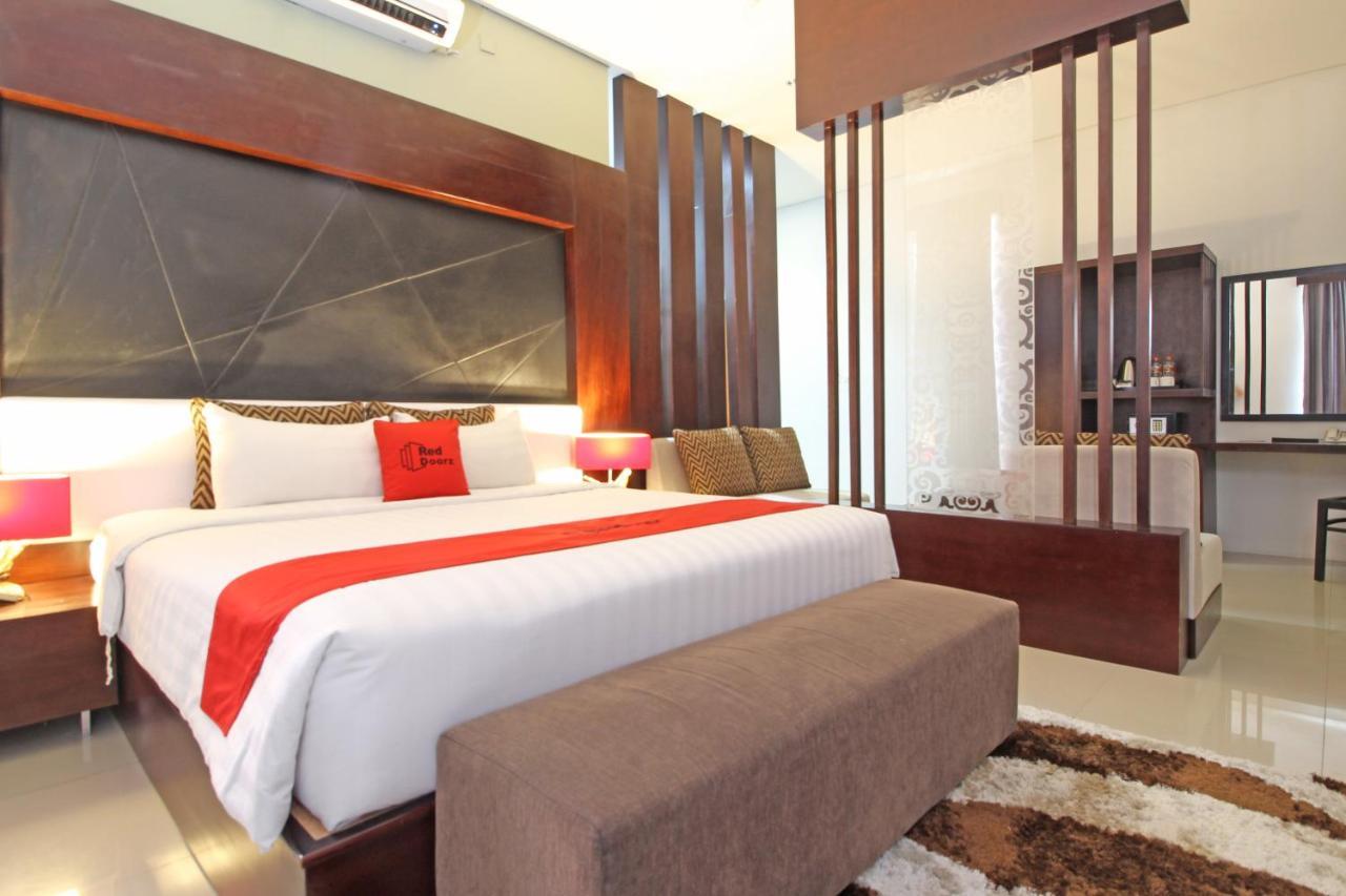 Reddoorz Premium Near Sleman City Hall Джокьякарта Экстерьер фото